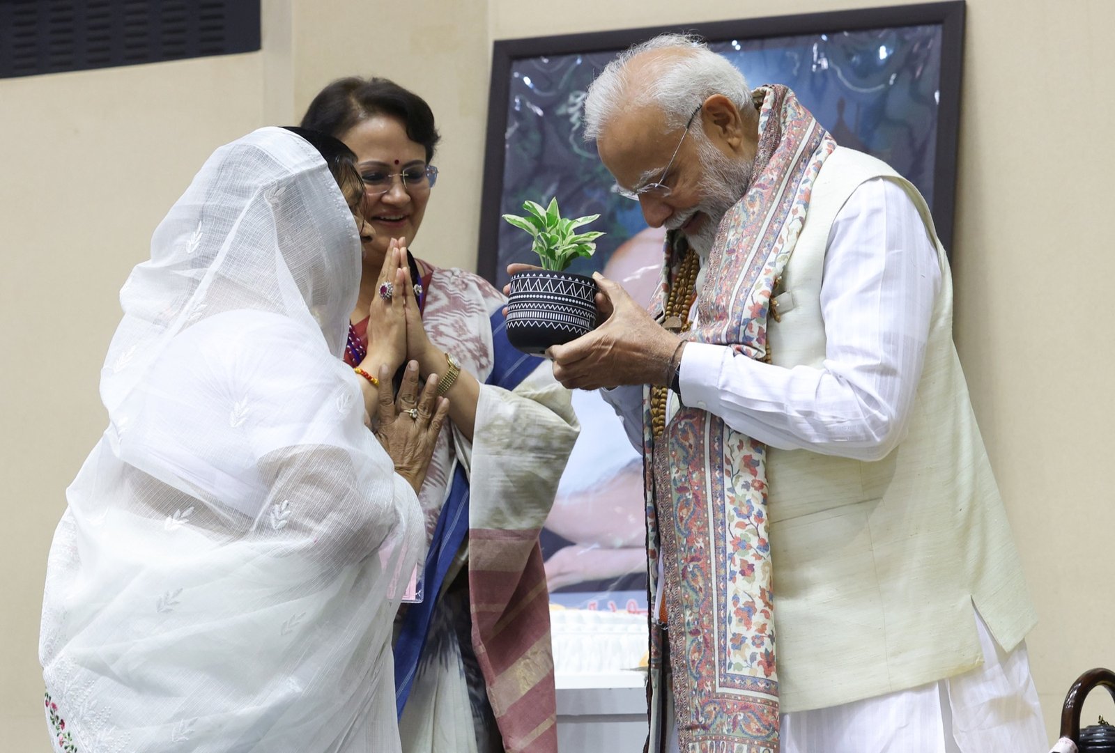 The Prime Minister receives a sapling